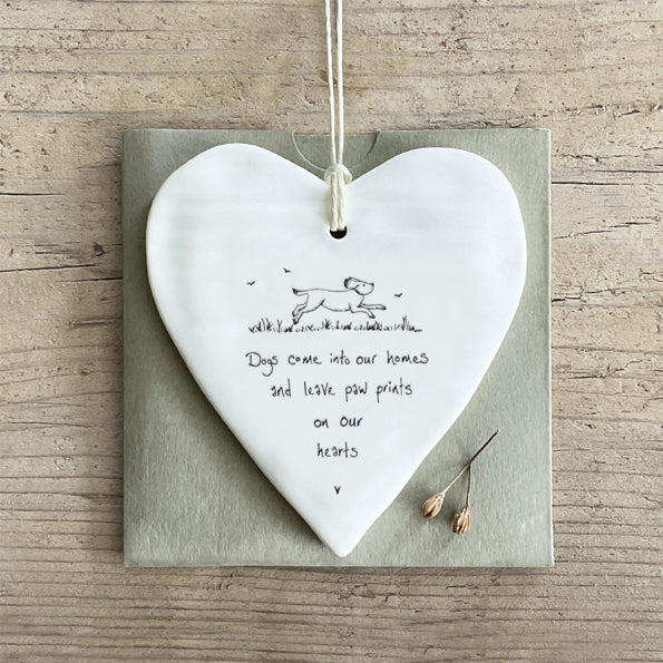 Calon Borslen | East of India Porcelain Hanging Heart – Dogs Come Into Our Home