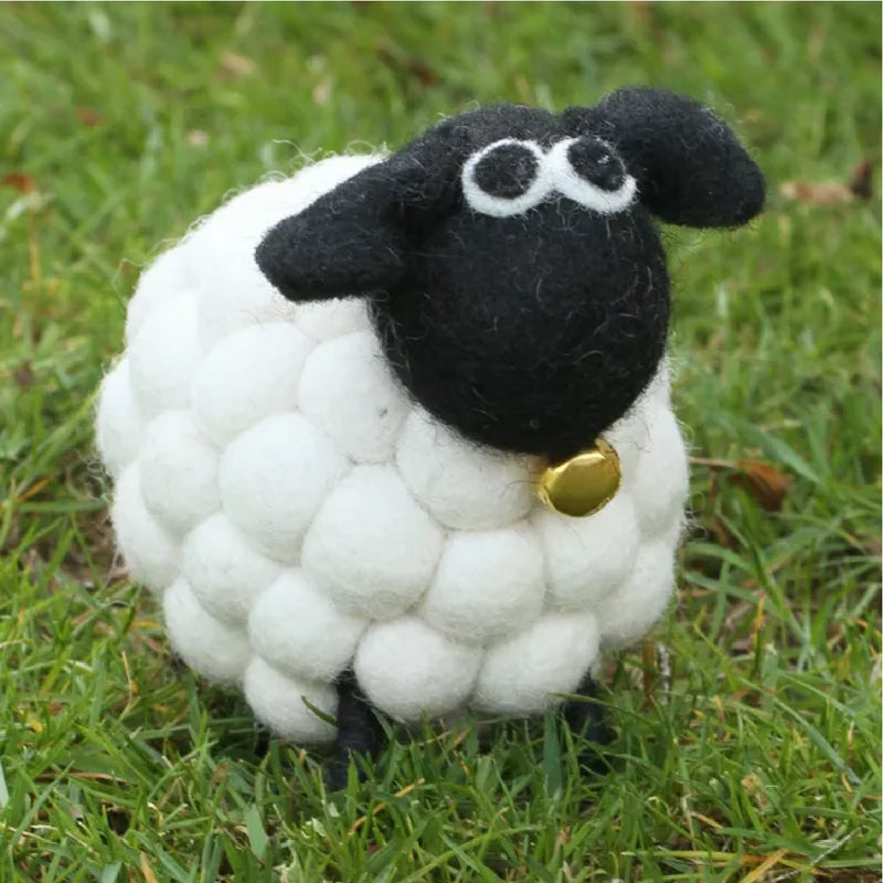 Tessa'r Oen | Tesssa The Bobbly Lamb by Pachamama