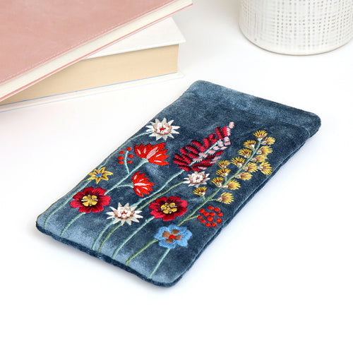 Cas Sbectol Melfed Brodwaith  - Blodau | Velvet Embroidered Glasses Case - Flower Meadow