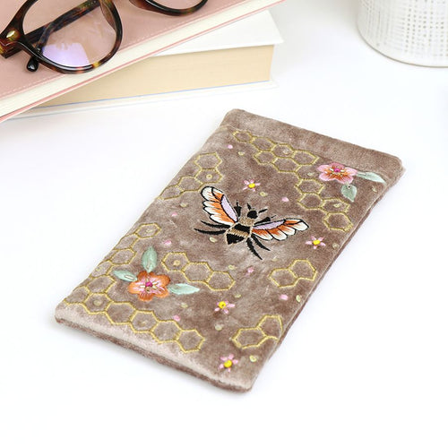 Cas Sbectol Melfed Brodwaith  - Gwenyn | Velvet Embroidered Glasses Case - Bees & Honeycomb