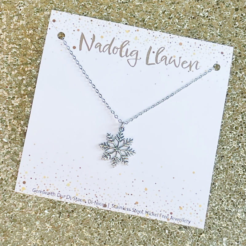 Cadwyn Pluen Eira ar Gerdyn Nadolig Llawen | Carded Snowflake Necklace - Merry Christmas