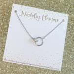 Cadwyn Dwy Gylch ar Gerdyn Nadolig Llawen | Carded Two Circle Necklace - Merry Christmas