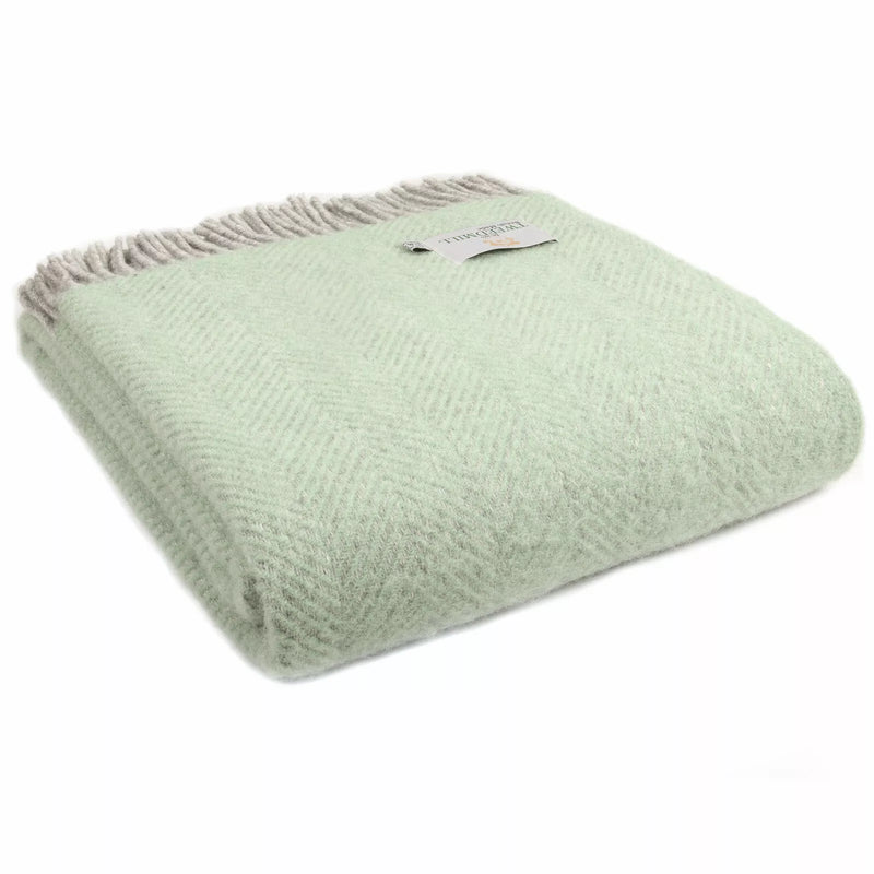 Blanced Penglin / Ysgwyddau Gwlân Cymreig - Gwyrdd a Llwyd | Welsh Wool Knee / Shoulder Throw - Herrinbone Silver Grey & Laurel Green