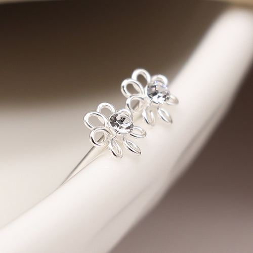 Clustdlysau Styd Arian | Sterling Silver Studs - Tiny Flower Crystal