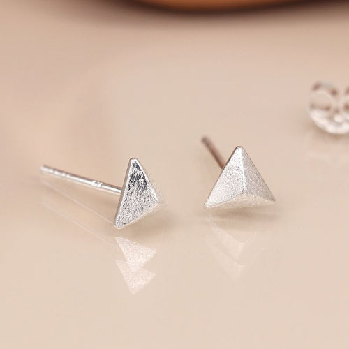 Clustdlysau Styd Arian | Sterling Silver Stud Earrings - 3D Triangle