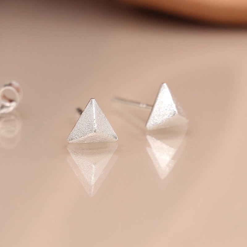 Clustdlysau Styd Arian | Sterling Silver Stud Earrings - 3D Triangle