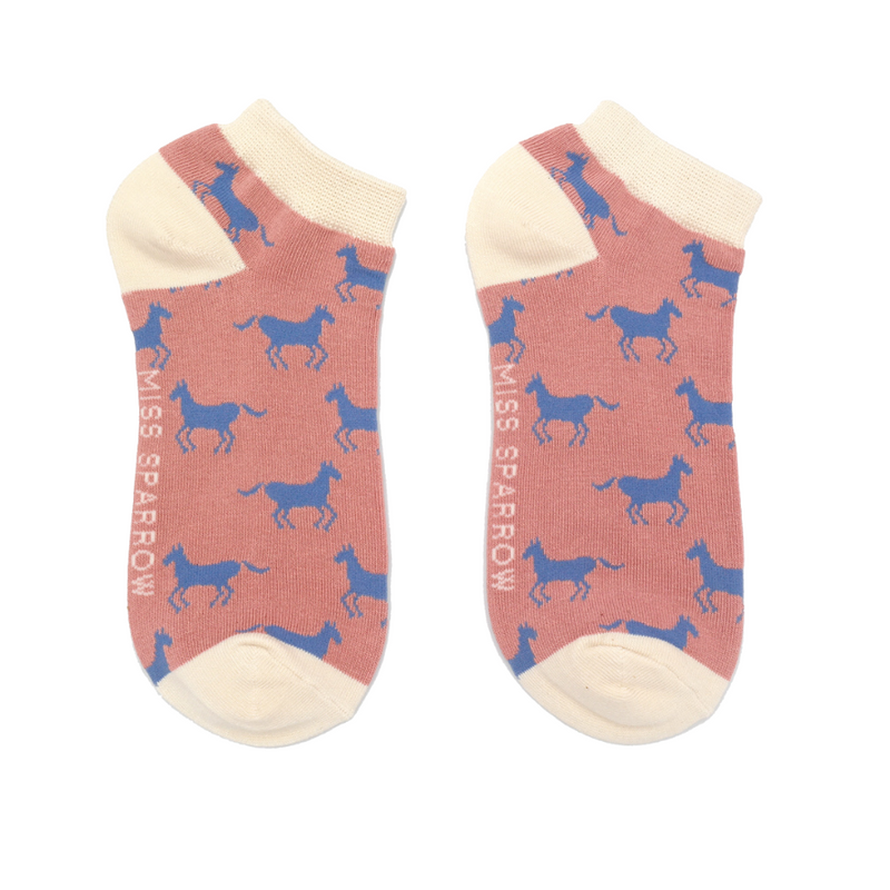 Sanau Treinyrs - Ceffylau | Miss Sparrow Trainer Socks - Horses Dusky Pink