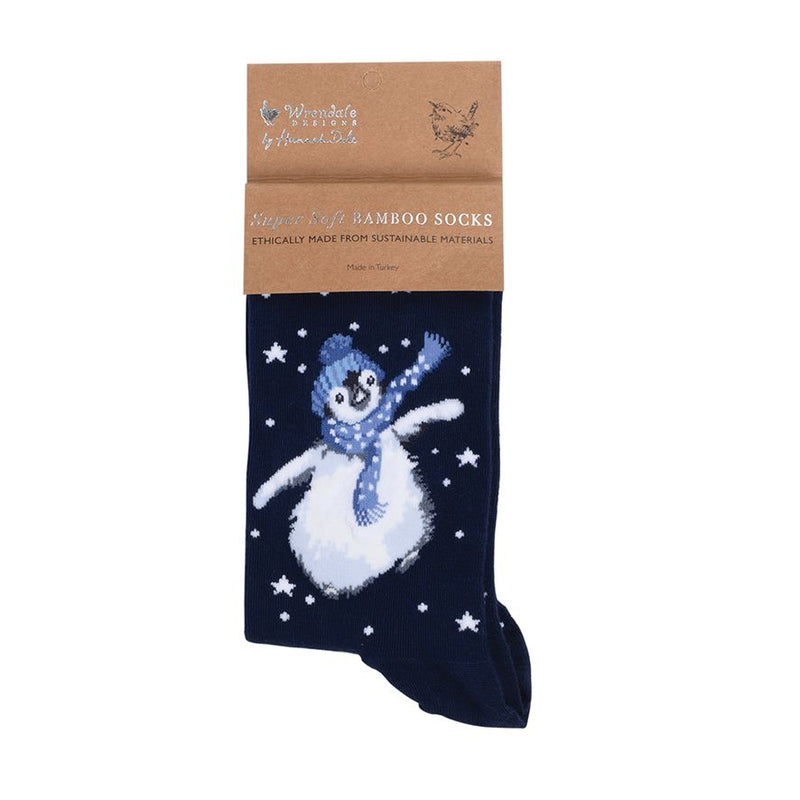 Sanau Bambŵ Pengwin Gaeafol | Wrendale Christmas Bamboo Socks - Winter Wonderland Penguin