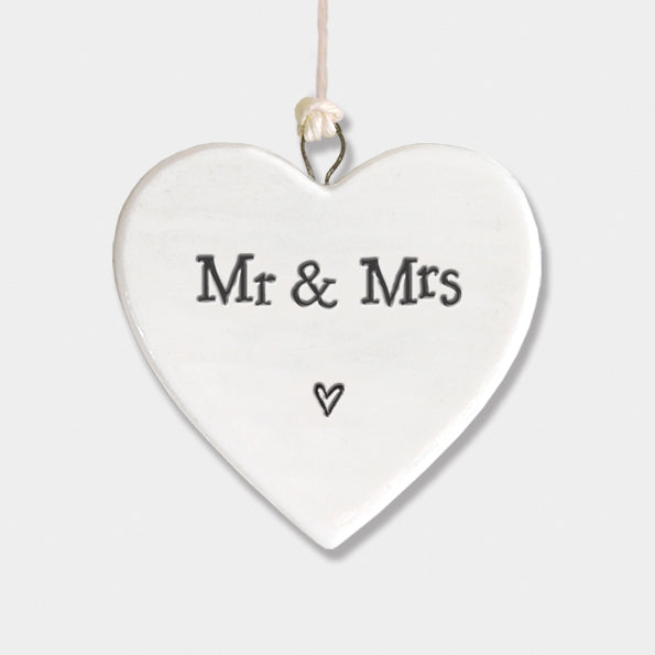 Calon Borslen | East of India Porcelain Hanging Heart – Mr & Mrs