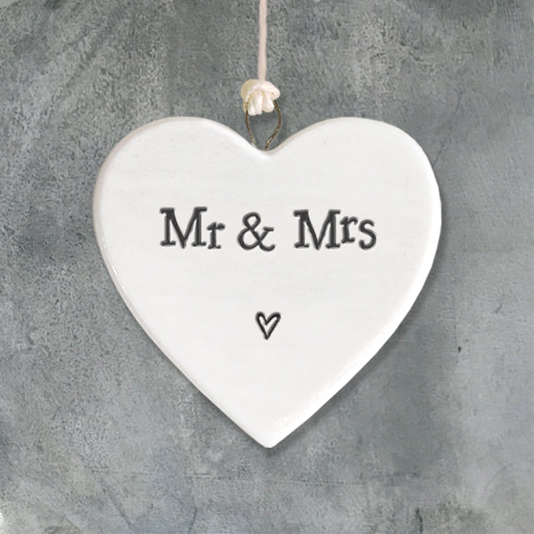 Calon Borslen | East of India Porcelain Hanging Heart – Mr & Mrs