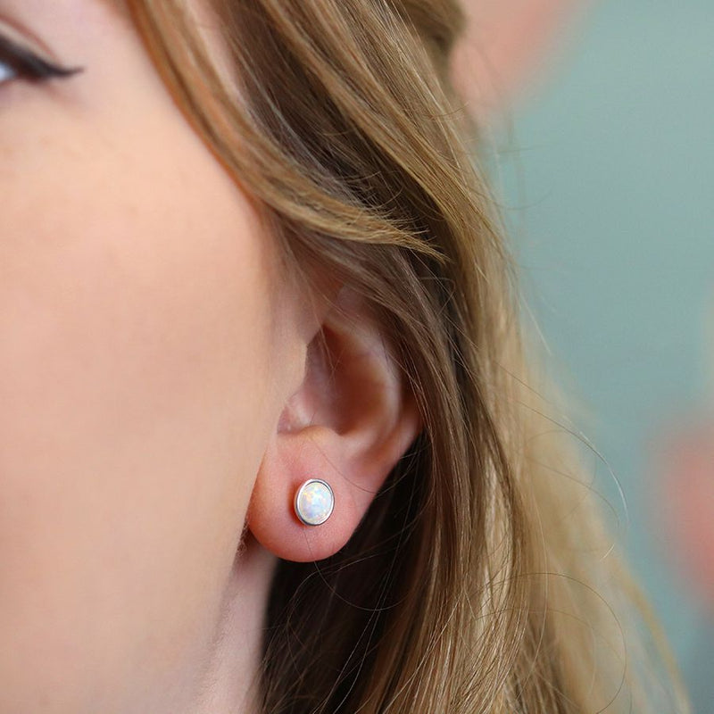 Clustdlysau Styd Arian | Sterling Silver Studs - Round Opal