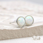 Clustdlysau Styd Arian | Sterling Silver Studs - Round Opal